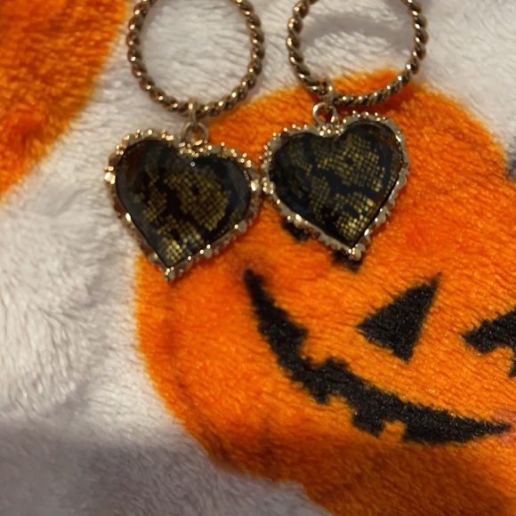 Betsey Johnson Lace & Pearl Heart Earrings - Picture 3 of 5